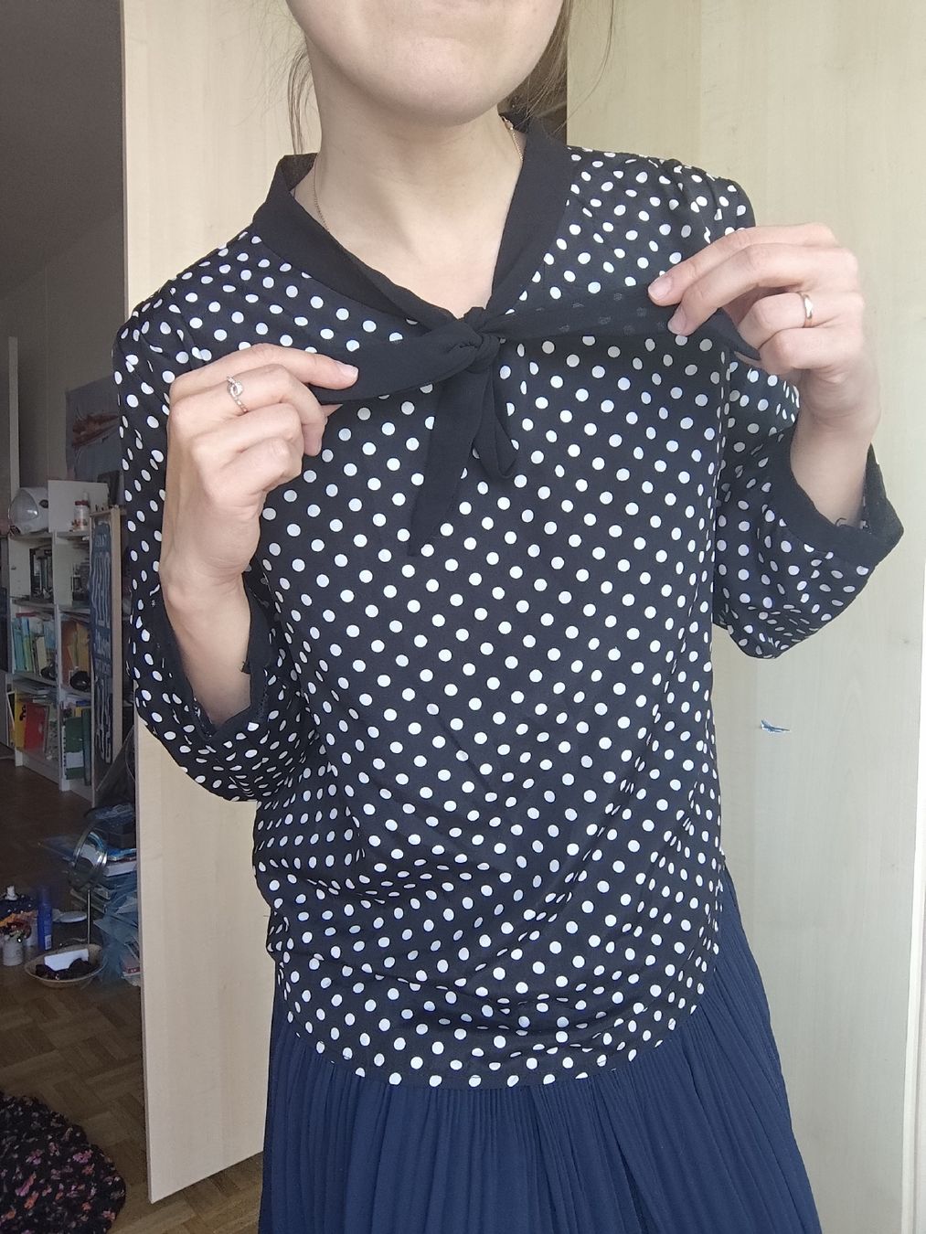 Camicette: Polka Dot Blouse with Tie - Smart & Stylish Look! s – Usato da Mägenwil venduto da VintageGirly 2