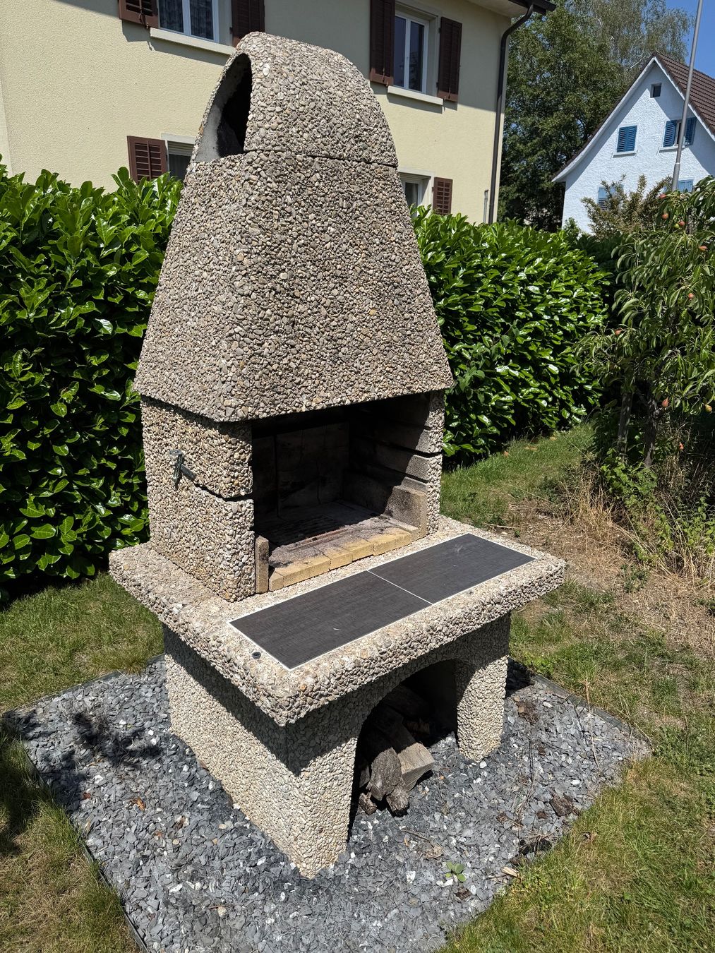 Camini: Munot Cheminée mit Haube aus Beton – Usato da Schaffhausen venduto da gin_my5n