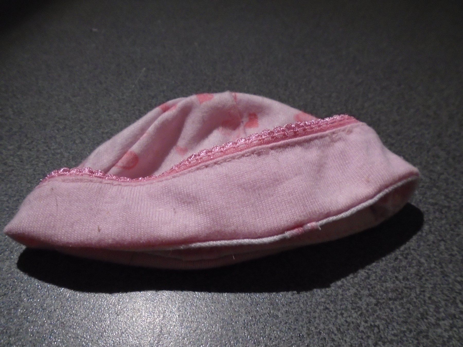 Bambole: Puppen-Mütze rosa Herzen – Usato da Zürich venduto da Motzkuh