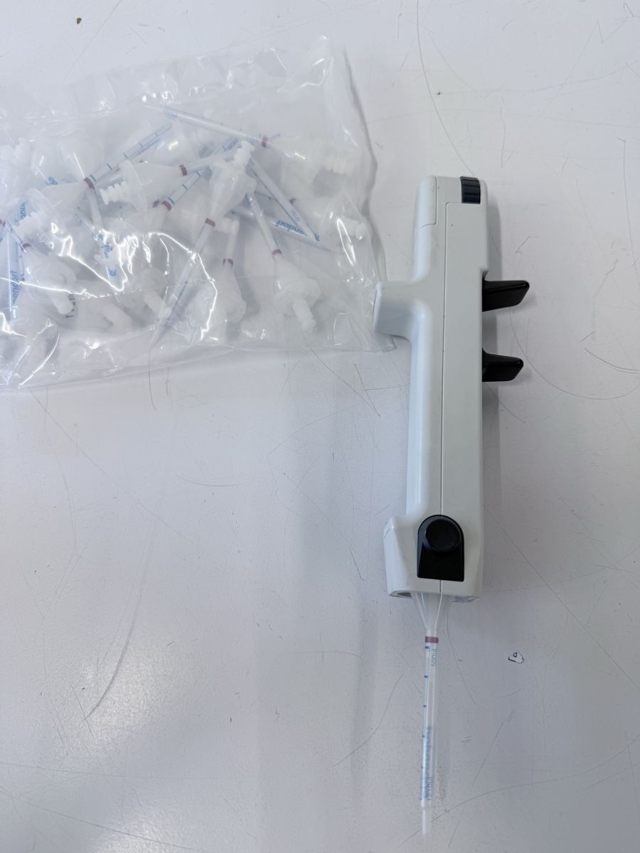 Technique médicale: Eppendorf Multipette Plus mit Tips – D'occasion à Schupfart par philippb06 3