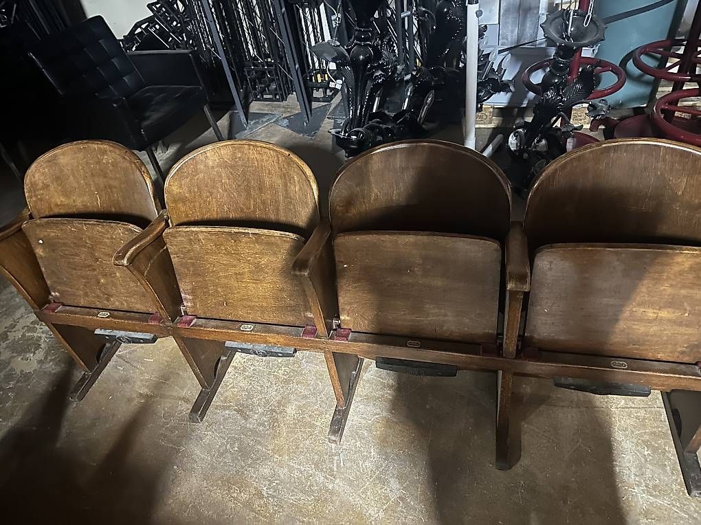 Fauteuils: Antiker Kinosessel – D'occasion à Biel/Bienne par Nefats