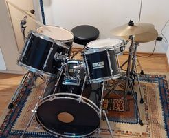 Schlagzeug Set Schwarz inkl. Hocker und Becken