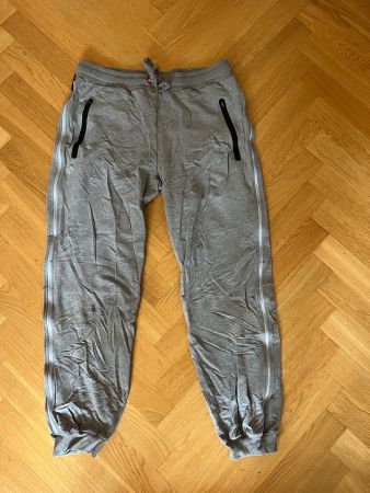 Red Bull Athletes Only Jogginghose Grau