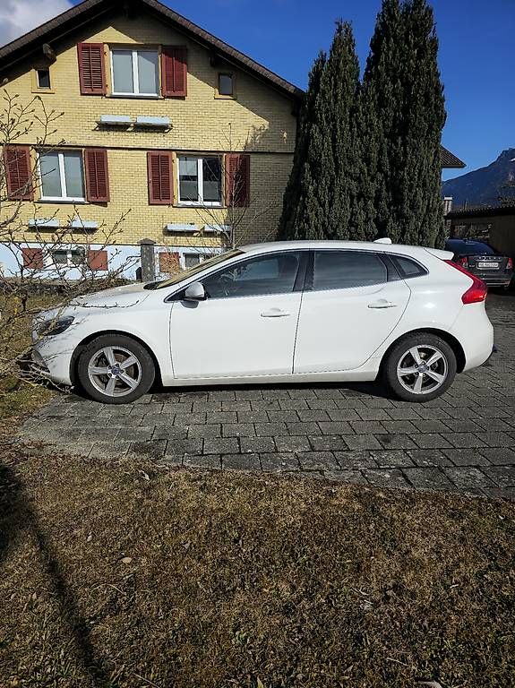 Autos: Volvo V40 D2 – Gebraucht aus Unterseen von oesch01 1