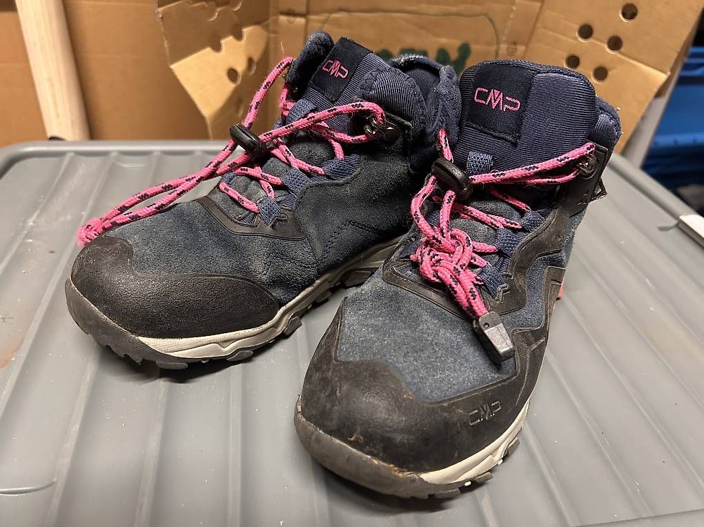 CMP Chaussures garçon: CMP Kinder-Wanderschuhe, dunkelblau/pink, Gr. 32 – D'occasion à Winterthur par dav_r52s