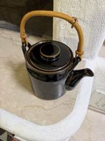 Vintage Keramik Teekanne schwarz mit Bambusgriff