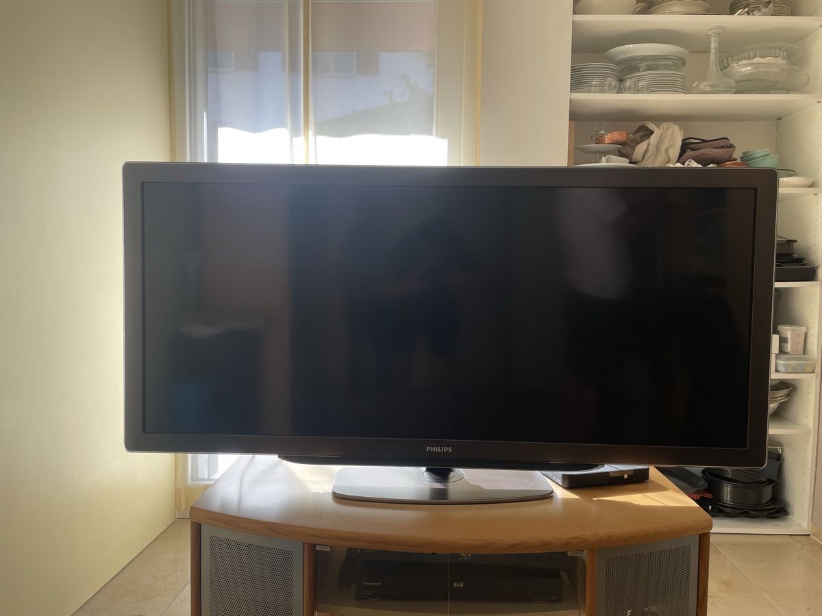 Philips Fernseher: Philips Fernseher ca. 2011 – Gebraucht aus Fischbach-Göslikon von nic_8gwh