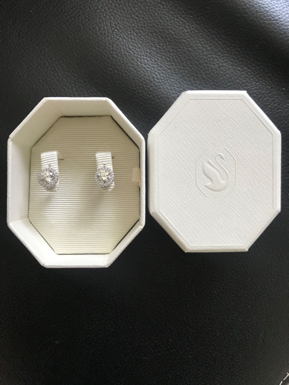 Swarovski Orecchini pendenti & Orecchini a lobo: Swarovski Ohrstecker UNA NEU – Nuovo e nell'imballaggio originale da Oftringen venduto da mbc_b8vr 1