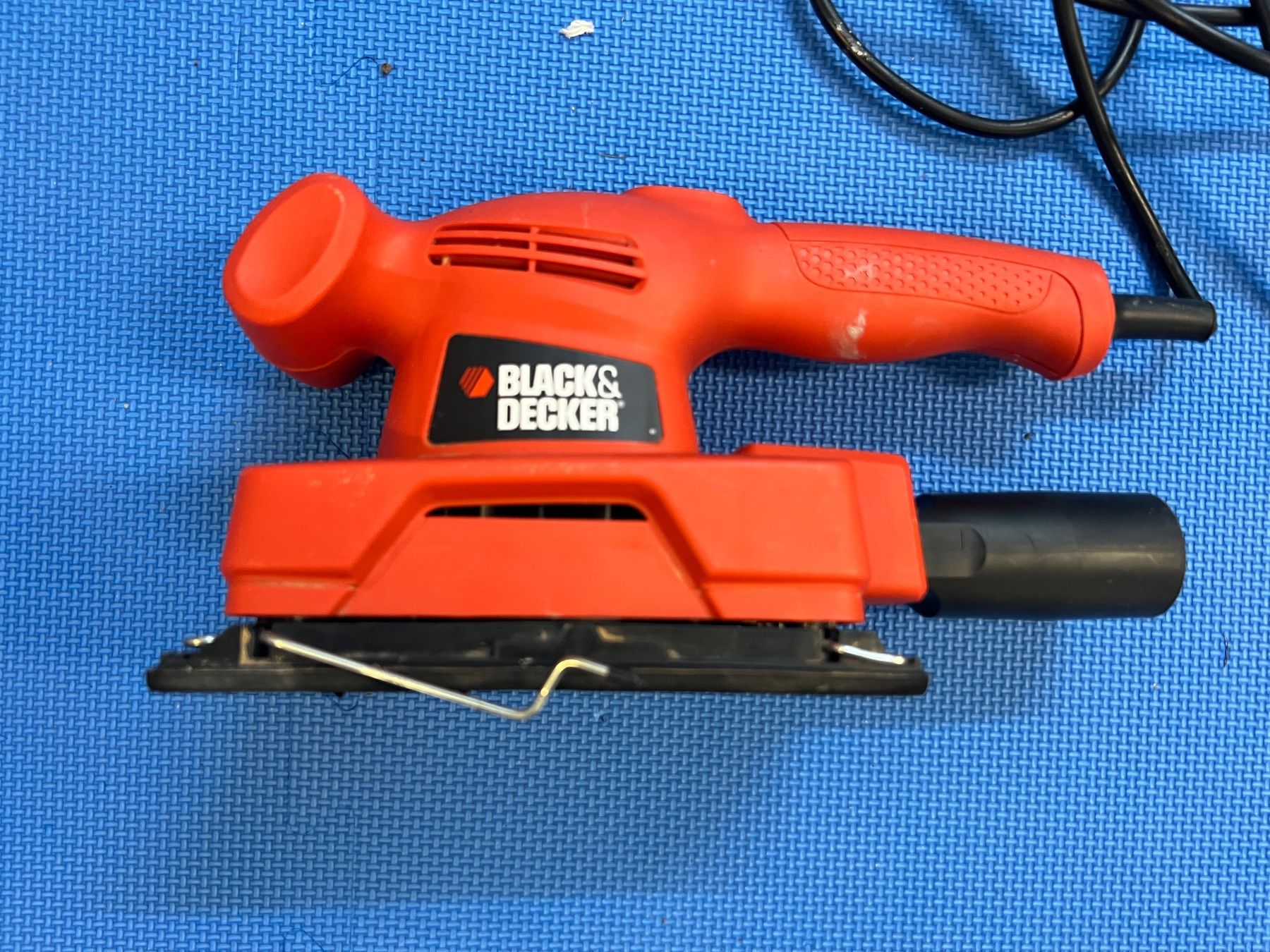 Schleifen & Polieren: Black+Decker Schwingschleifer KA300 – Gebraucht aus Binz von