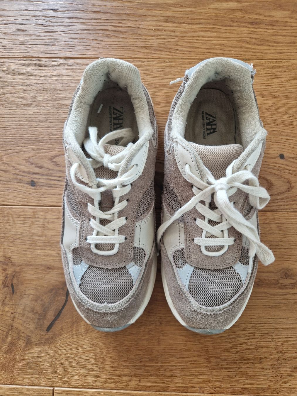 Zara Schuhe für Mädchen: Mädchen Sneakers Zara Grösse 36 – Gebraucht aus Eschenbach SG von SanFranciscoCalifornia