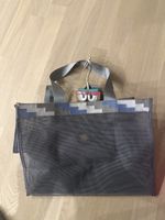 Stylische Tragetasche mit witzigem Anhänger, neuwertig!