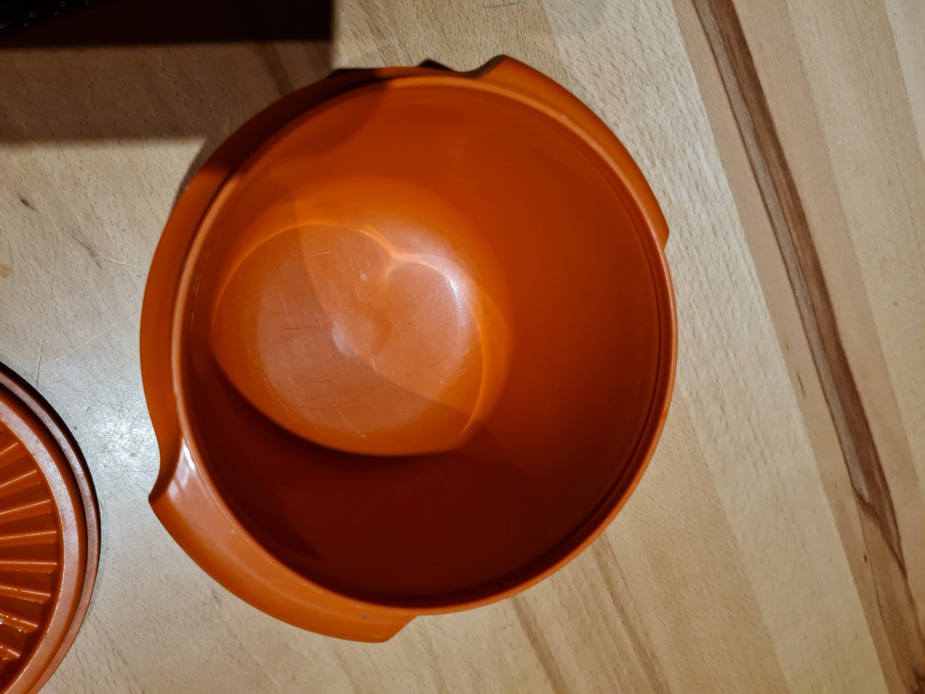 Tupperware Contenitori & Simili: Tupperware Behälter mit Deckel orange gebraucht – Usato da Münsingen venduto da Cuci31 1