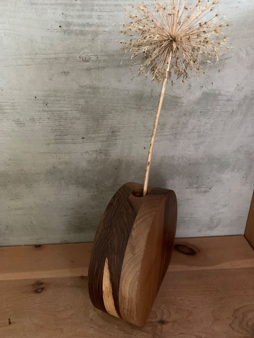 Vasen & Gefässe: Holzvase aus Nussbaum – Neu und originalverpackt aus Rudolfstetten von medium02 1