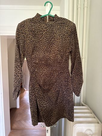 Robe Zara imprimé léopard, taille S