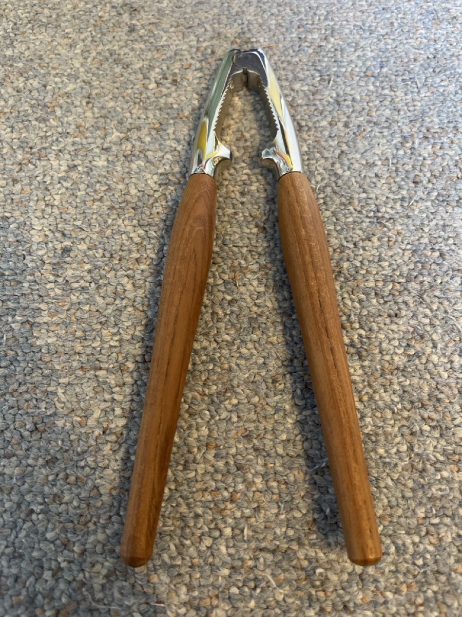 Küchengeräte: Mid Century Nussknacker  – Gebraucht aus Münchenstein von Sozial_Labor_Brocki