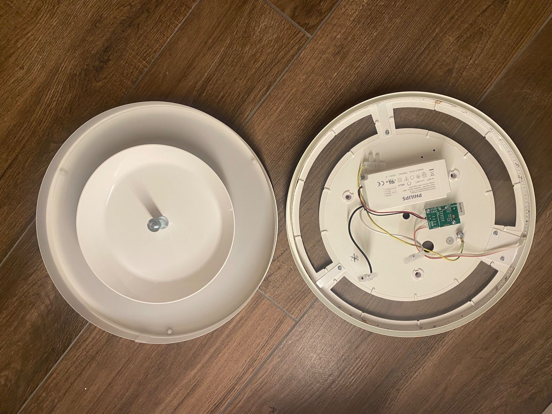 Philips Kronleuchter & Deckenlampen: Philips Hue Deckenleuchte Being weiss – Gebraucht aus Pratteln von a23_j2gs 5