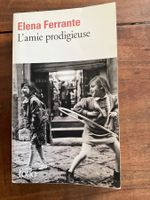Livre L'amie prodigieuse Elena Ferrante format poche