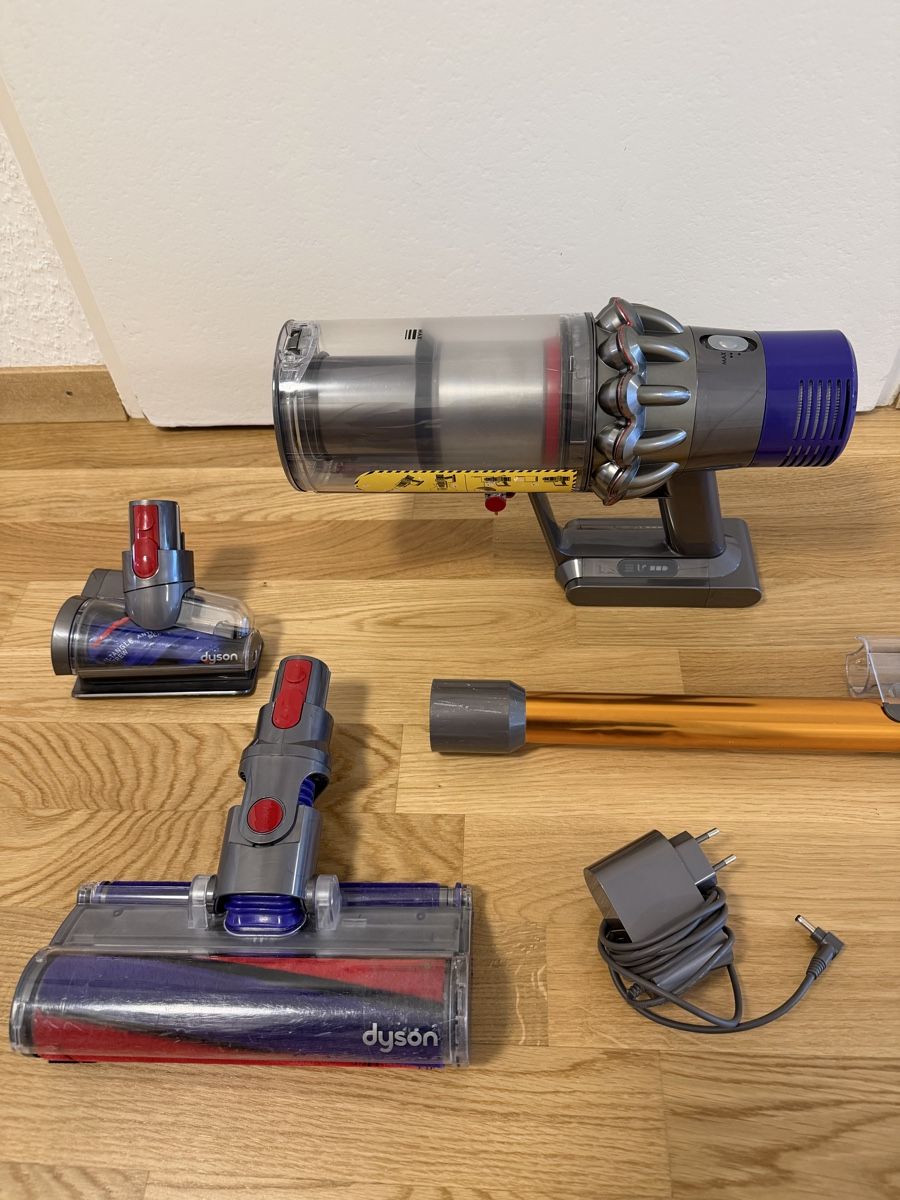 Dyson Aspirapolveri & Accessori: Dyson V10 cyclone absolute – Usato da Meyrin venduto da SA_3006 1