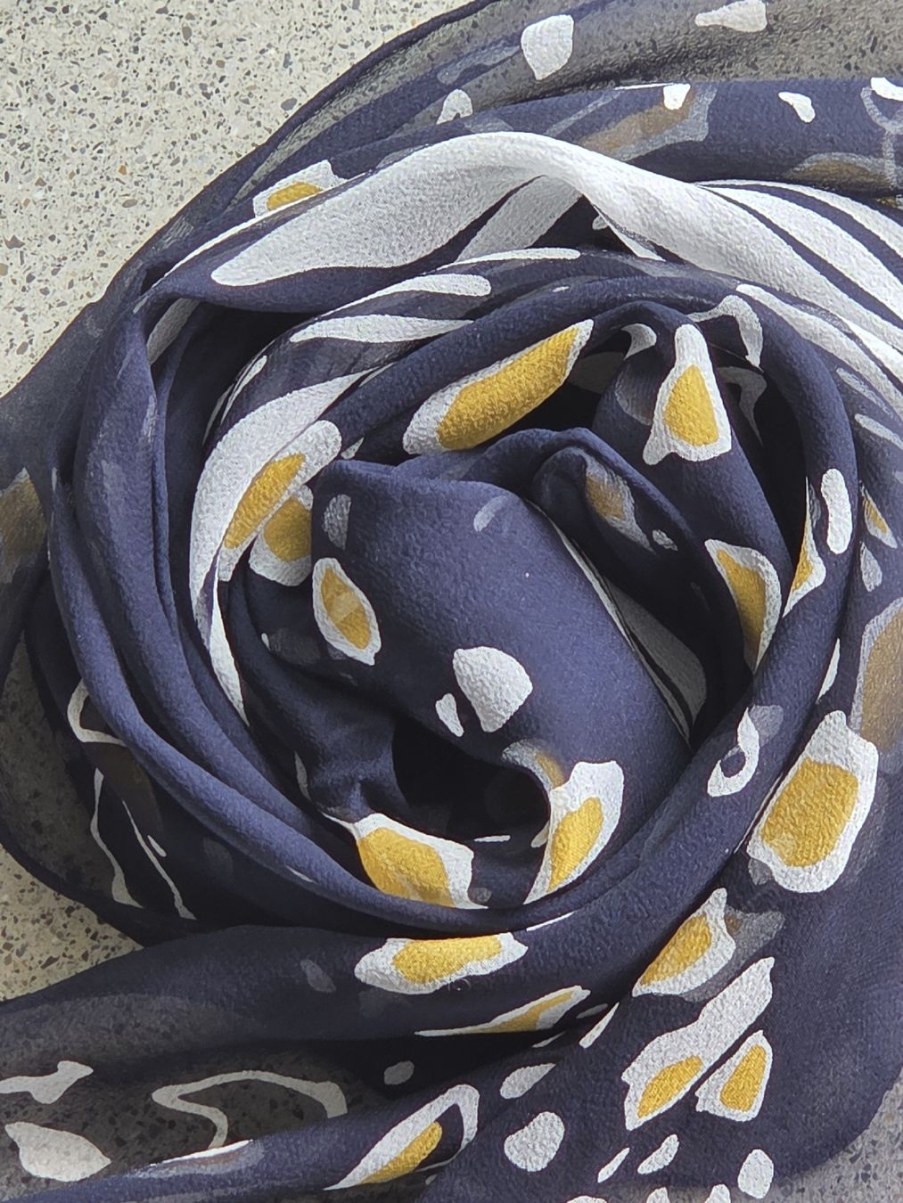 Foulards, Tücher & Schals: Seidenschal, handrolliert, 40 x 160 cm – Neu und originalverpackt aus Frauenfeld von Schenken-mit-Herz 1