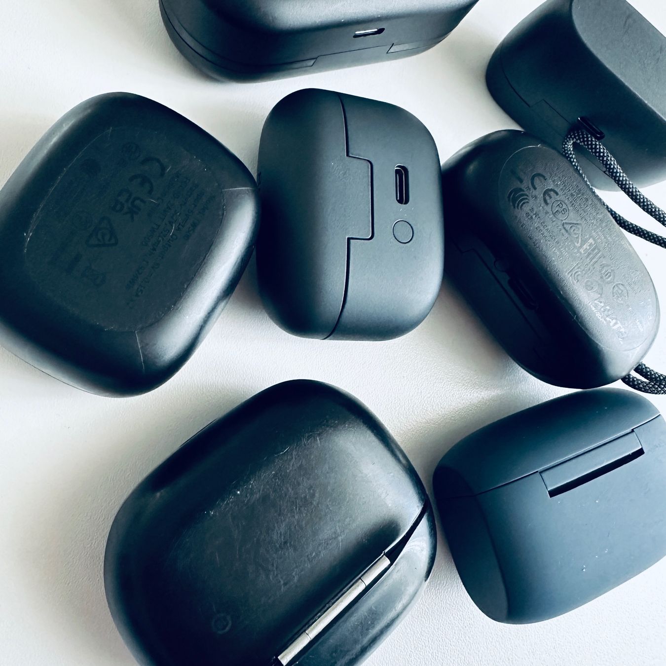 Caricabatterie: Ladecase 7stk. Diverse Marken für Bluetooth Kopfhörer – Usato da Basel venduto da MY.AIRPODS.SHOP 3