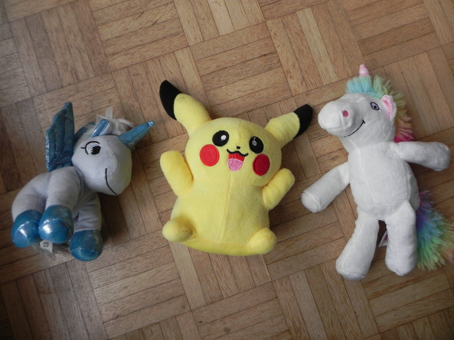 Spielzeuge: Pikachu und Einhörner Kuscheltiere Plüschtier Set 3 Stk – Gebraucht aus Stallikon von pcerny16 3