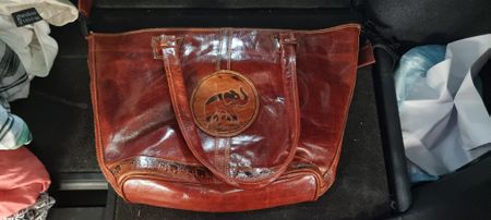 Ledertasche mit Elefantenmotiv