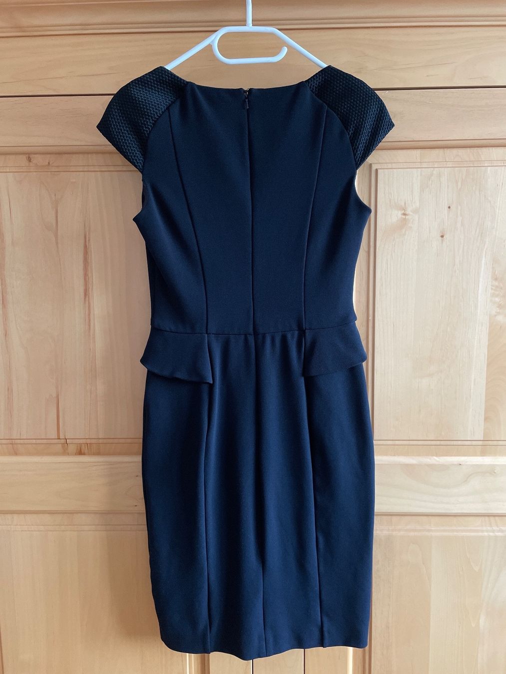 French Connection Vestiti: French Connection Kleid – Nuovo (secondo la descrizione) da Meggen venduto da BertaundAnton 2