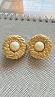 Guy Laroche Clips d'oreilles vintage dorés avec perle, chic!