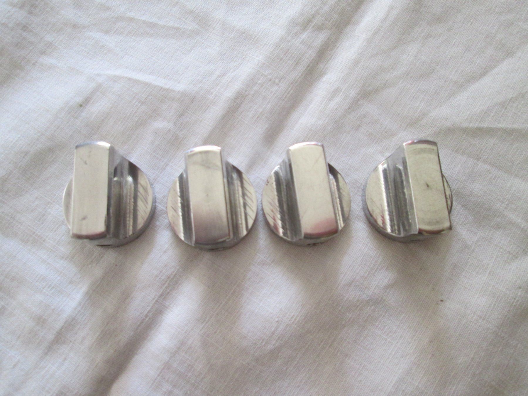 Bottoni: Boutons de commande en aluminium – Usato da la Chaux-de-Fonds venduto da Lampe