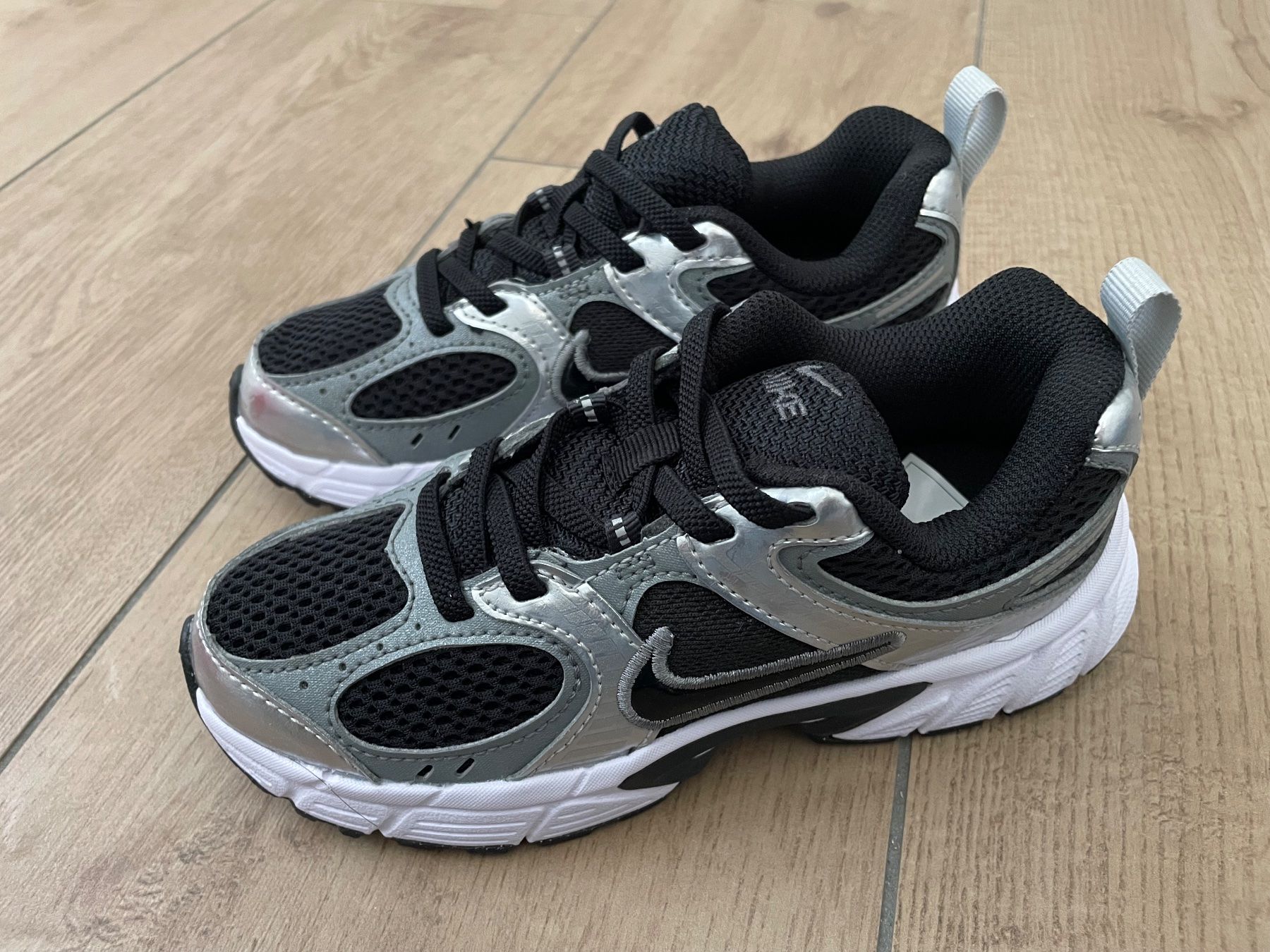 Nike Scarpe per ragazzi: Nike Turnschuhe Gr. 30 NEU – Nuovo e nell'imballaggio originale da Waltenschwil venduto da hansnine