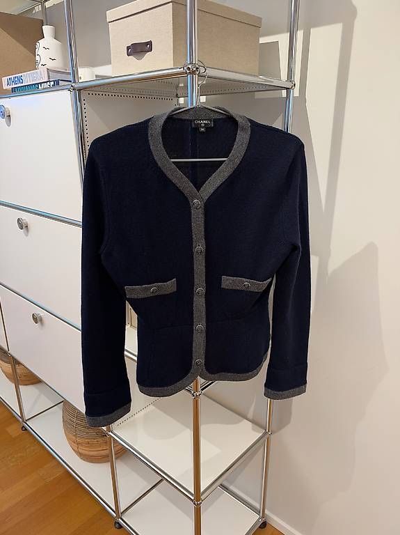 Chanel Jacken: CHANEL CARDIGAN NAVY – Neu (gemäss Beschreibung) aus Schwyz von bofb 2