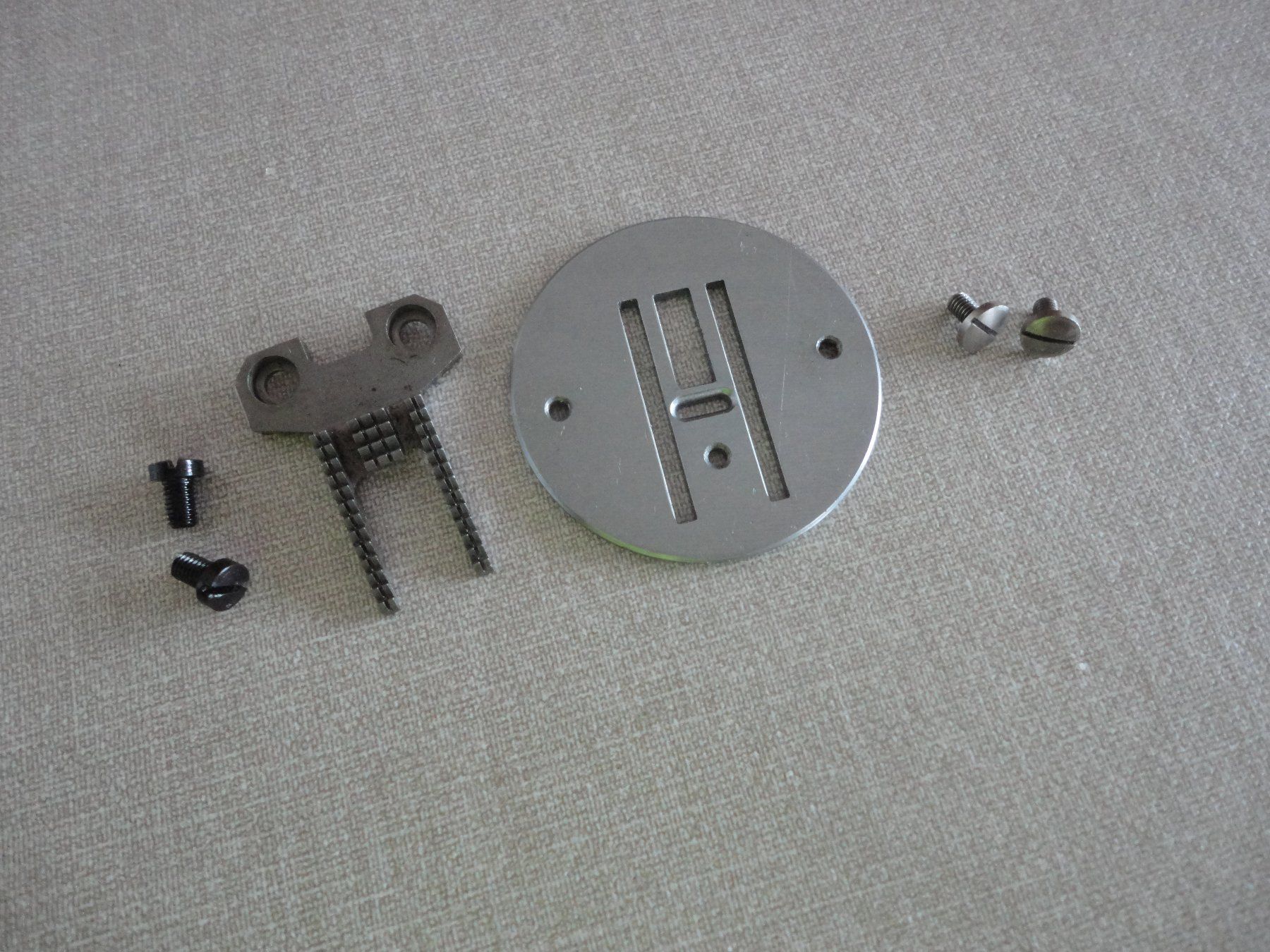 Macchine da cucire: Bernina 730 accessoires – Usato da Morges venduto da toutoccaz