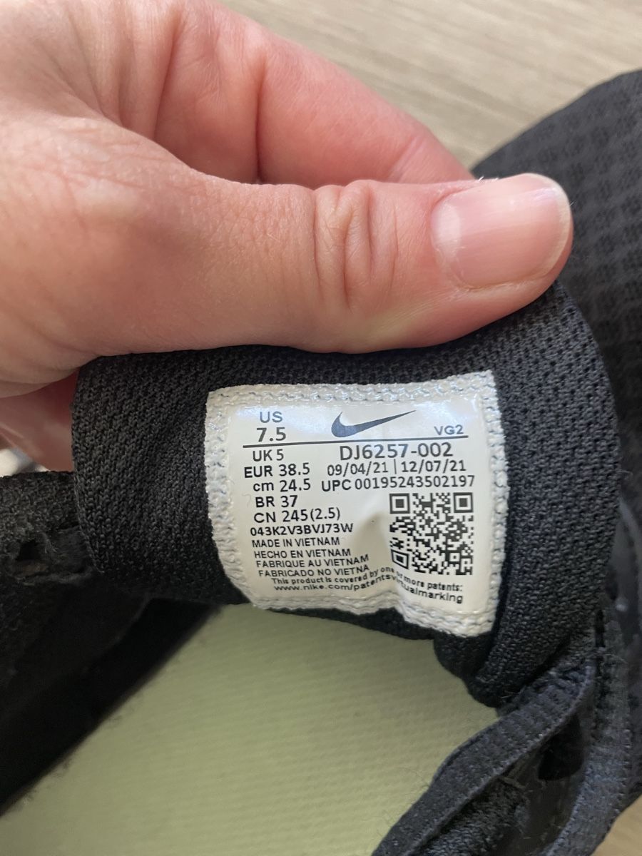 Nike Scarpe da donna: Schwarze Nike Freizeitschuhe Grösse 38.5  – Usato da Winterthur venduto da Fabelhaft123 2