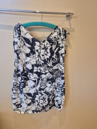 Sommerkleid, schwarz mit weissen Blumen, Gr. XL