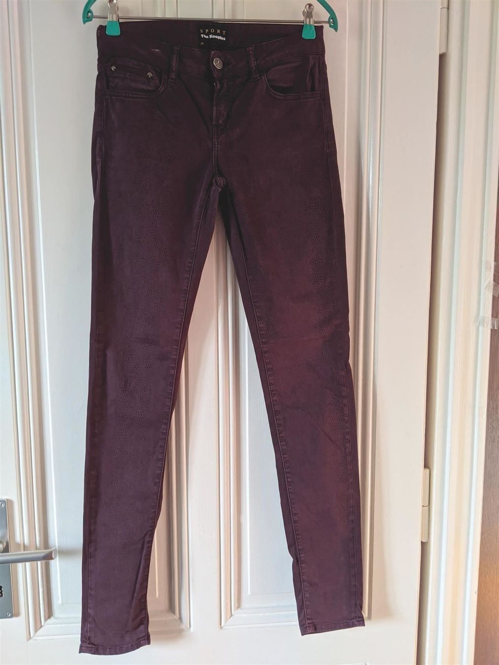 Kooples Jeans: THE KOOPLES : Jean python bordeaux lagenlook 34-36 – Neu (gemäss Beschreibung) aus Petit-Lancy von lilycerise 1