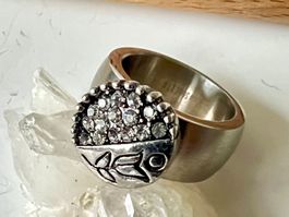 Edelstahl Statement Ring mit Blüte und Pavé Kristallen- G 53