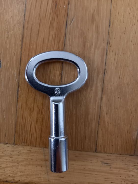 2x Dreikantschlüssel 9mm Mit Karabiner - Universal Schlüssel Für Heizkörper & Schränke