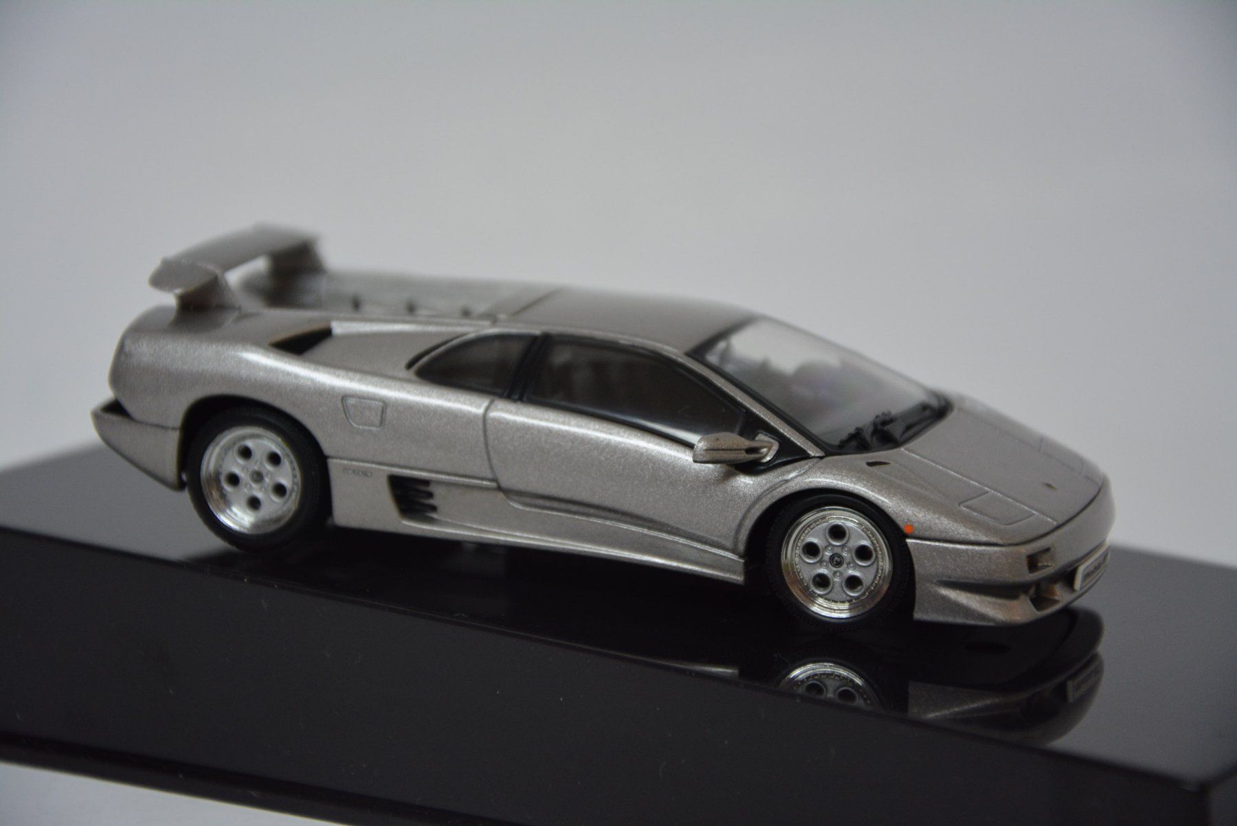 Lamborghini Modellautos: Lamborghini Diablo Coupe VT 1990 , Titanium Silver , 1:43 – Neu und originalverpackt aus Goldach von Feivel9 5