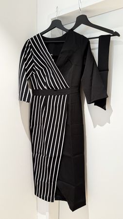 Elegantes Kleid in Schwarz/Weiss mit Gürtel NEU M