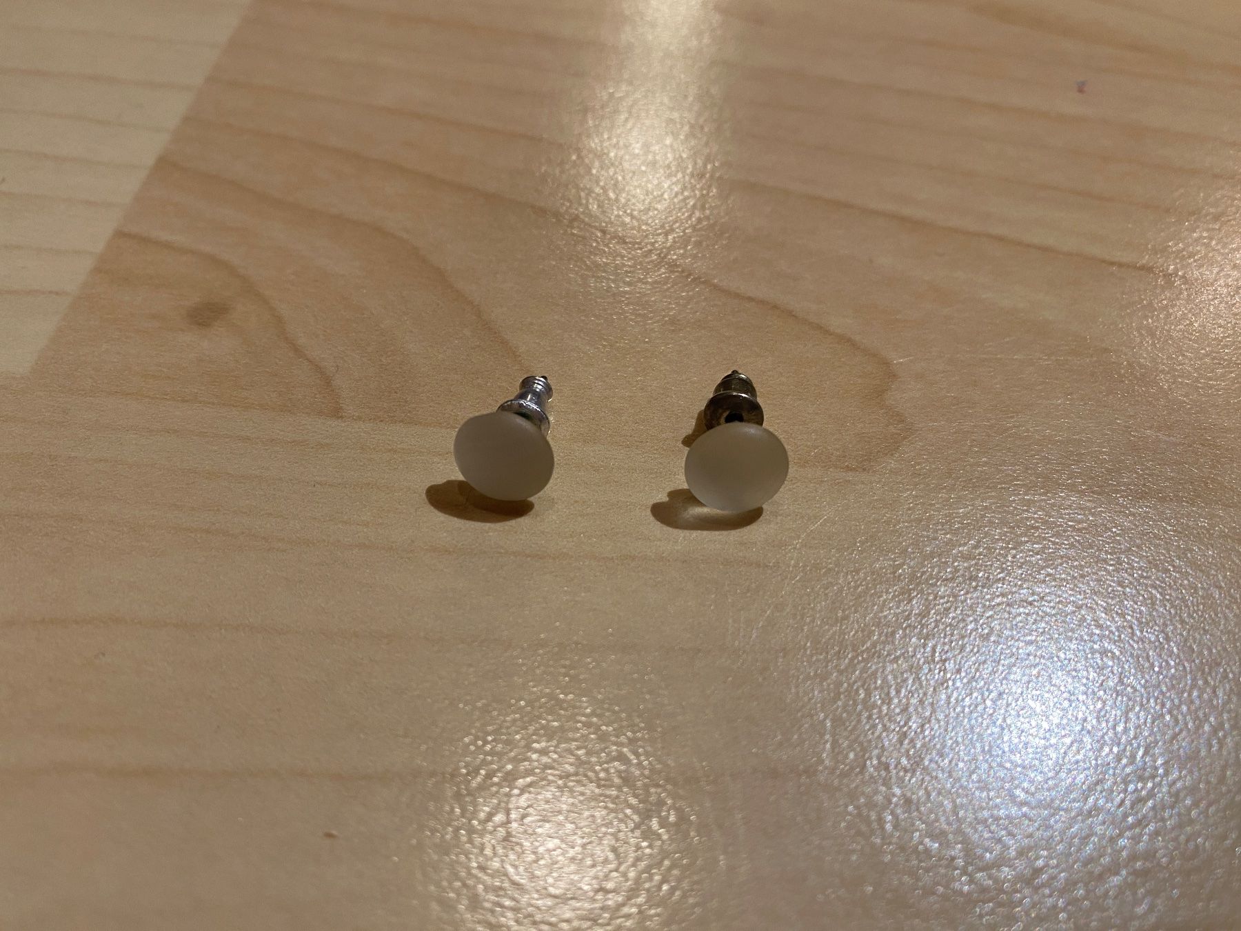 Orecchini pendenti & Orecchini a lobo: Ohrstecker matt – Usato da Zürich venduto da Wim-Broccoli