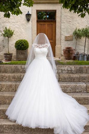 Ladybird Brautkleid mit Überrock & Reifrock