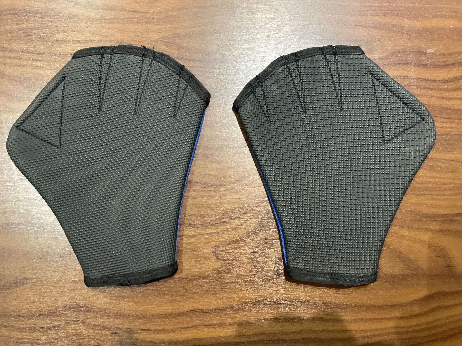 Pinne, Maschere & Boccagli: Speedo Schwimmhandschuhe Aquatic Paddel - Grösse M – Usato da Tuggen venduto da Dex8055 1