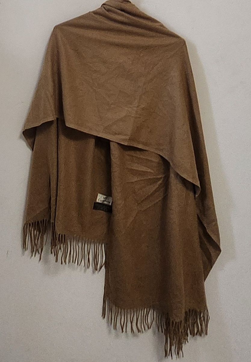 Foulards, Tücher & Schals: Écharpe Aone Studics laine 100% vierge camel avec franges – Gebraucht aus Niedergösgen von Eva2410 3