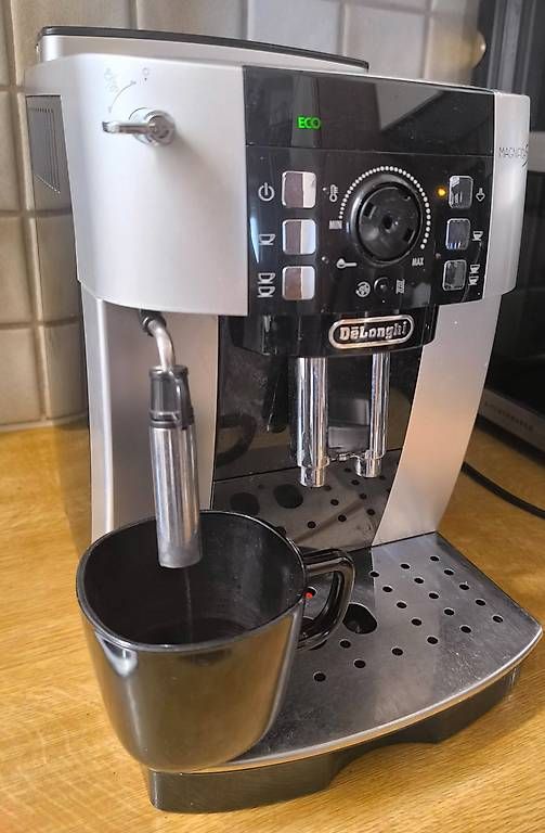 Kaffeemaschinen & Espressomaschinen: DeLonghi Magnifica Kaffeevollautomat  – Gebraucht aus Gams von MissTraveller 1