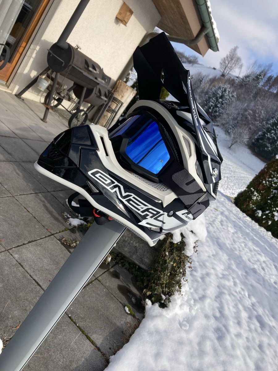 Caschi & visiere: O‘Neil Motocrosshelm – Usato da Wynigen venduto da Subilukas