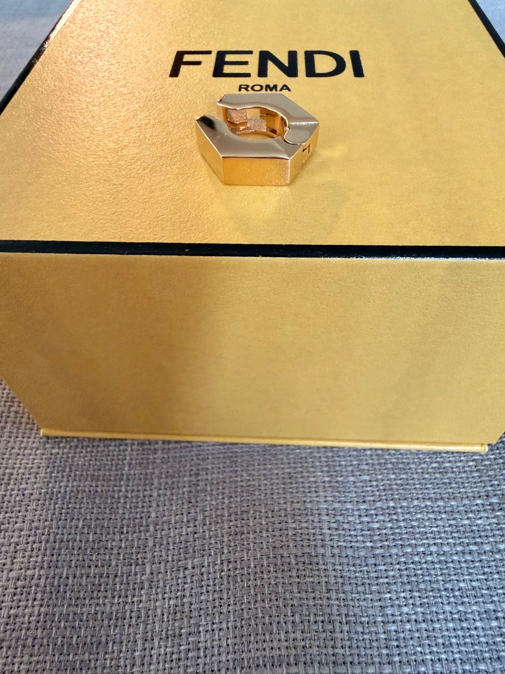 Fendi Orecchini pendenti & Orecchini a lobo: Fendi Earcuff, Monoohrring, Ohrring – Nuovo e nell'imballaggio originale da Zollikofen venduto da Danijela1983 2