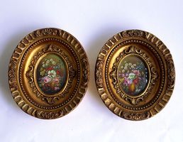 Zwei ovale Miniatur-Ölgemälde unter konvexem Glas*