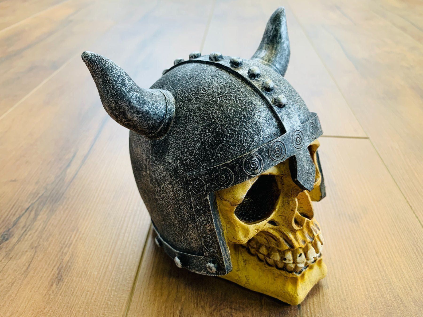Skulpturen & Statuen: Totenschädel Schädel SKULL Ritter 14cm NEU – Neu und originalverpackt aus Bergdietikon von shopAgent
