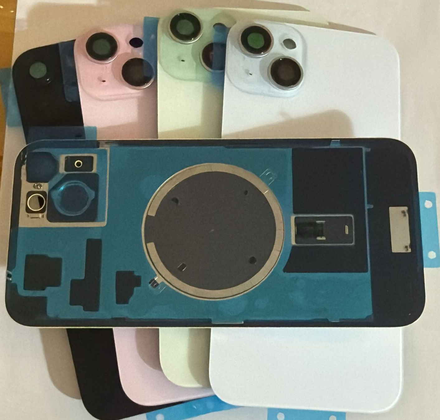 Apple Cover & Protezioni schermo: Coque arrière Iphone 15 plus . – Nuovo e nell'imballaggio originale da Leukerbad venduto da mig_8bbp 1