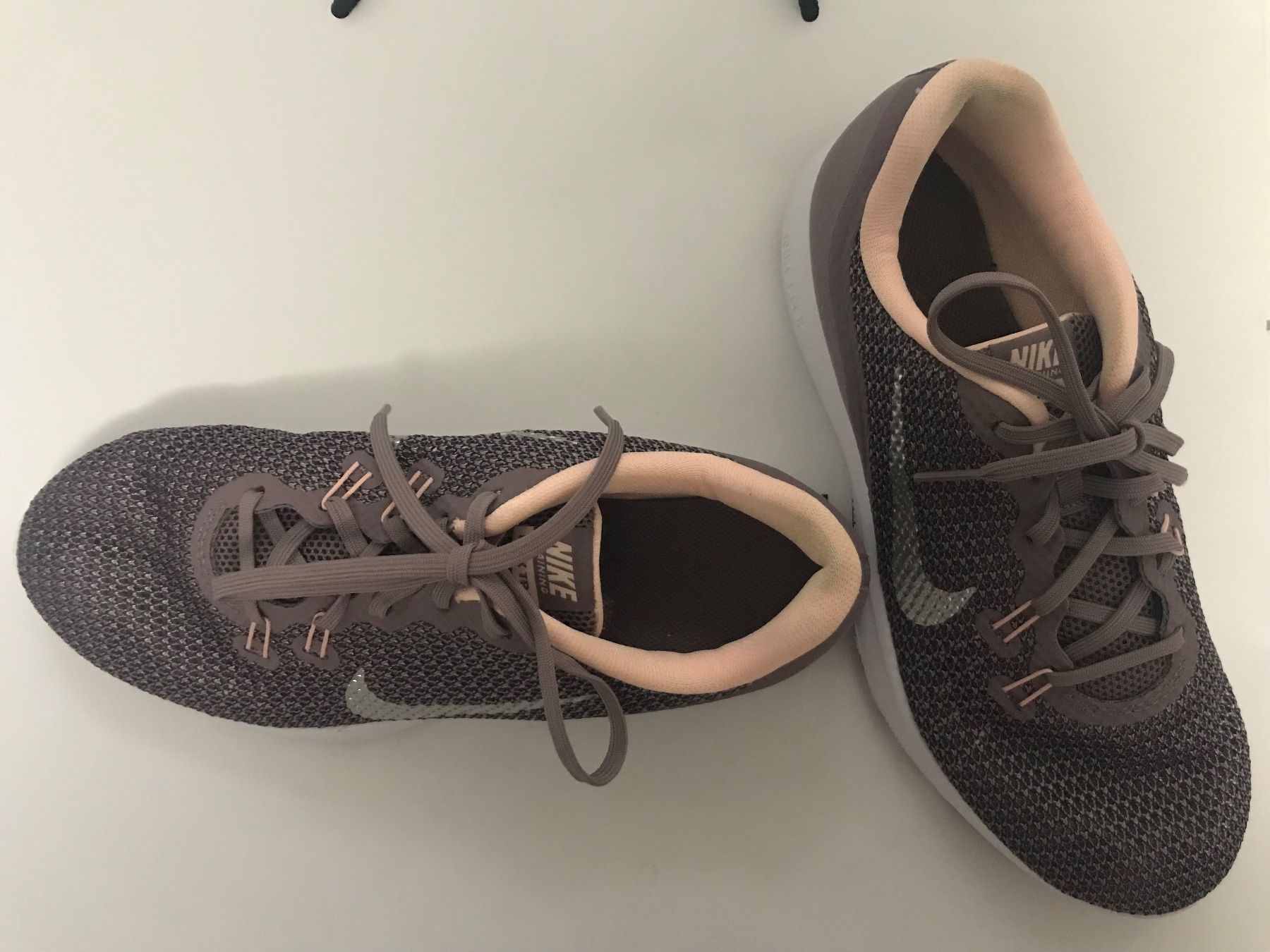 Nike Scarpe da donna: Nike Flex TR 7, Turnschuh Damen, Gr. 40.5, schöne Farbkombi – Usato da Niederteufen venduto da mix18 4